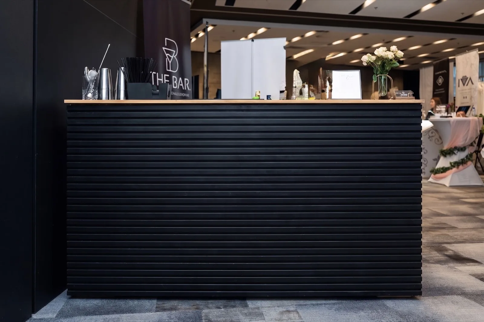 Mobilní bar – černé provedení